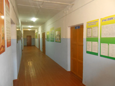 школьный коридор